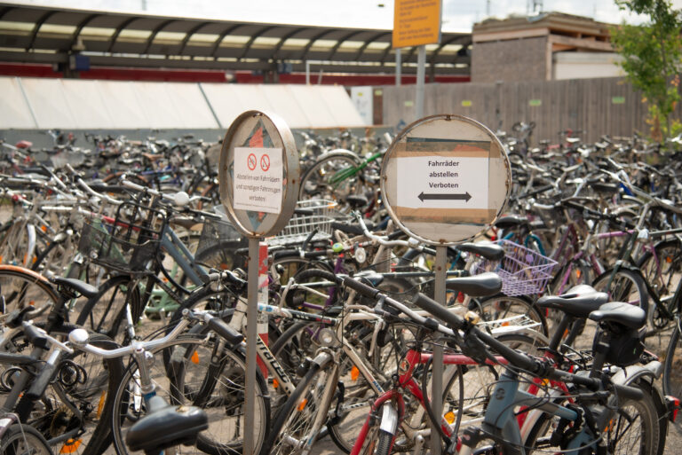 Ende des Fahrrad-Chaos: 1,3 Millionen für Fahrradparkturm am Bahnhof Bamberg